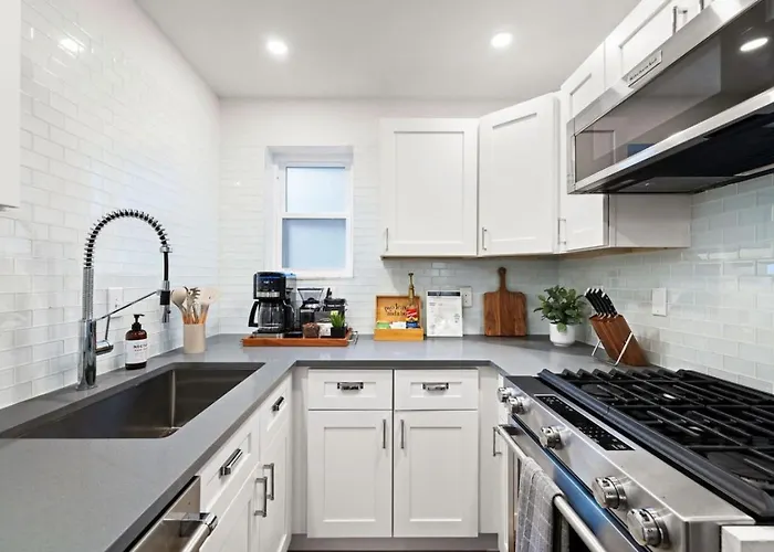 Hostwise - The Palo - Stylish War Streets Retreat, Highly Walkable * Pittsburgh