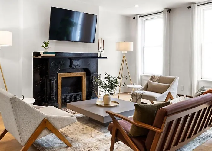 Hostwise - The Palo - Stylish War Streets Retreat, Highly Walkable *