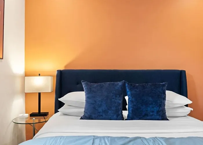Hostwise - The Palo - Stylish War Streets Retreat, Highly Walkable Apartment