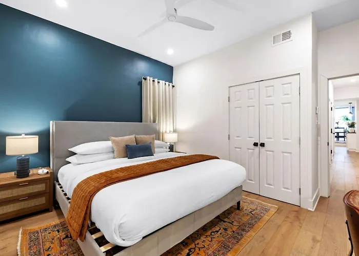 Hostwise - The Palo - Stylish War Streets Retreat, Highly Walkable *