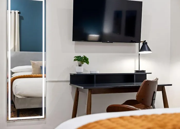 Apartment Hostwise - The Palo - Stylish War Streets Retreat, Highly Walkable