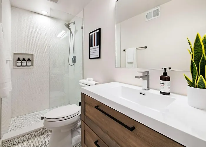 Hostwise - The Palo - Stylish War Streets Retreat, Highly Walkable Apartment