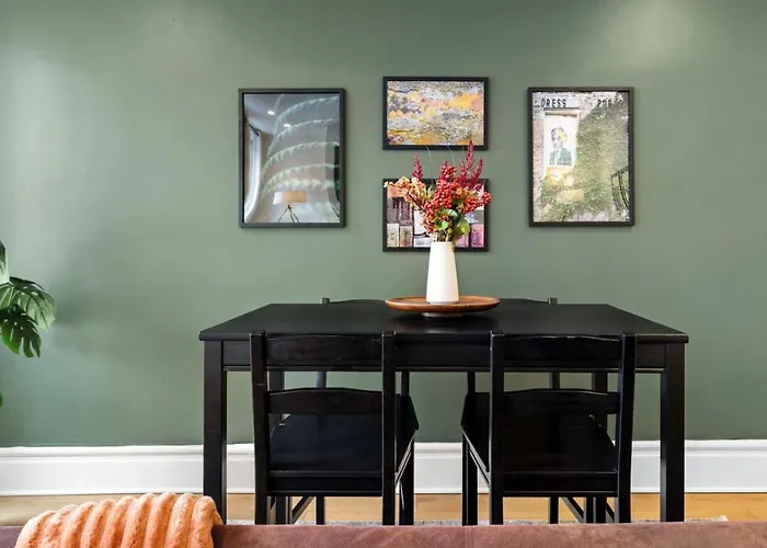 Hostwise - The Palo - Stylish War Streets Retreat, Highly Walkable Apartment *